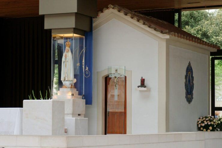 Fátima Holy City Full Day Tour - Pickup and Accessibility
