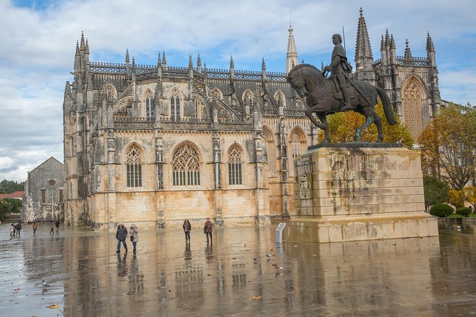 Fátima, Nazaré, and Óbidos Small-Group Day Trip From Lisbon - Positive Reviews of the Tour Guides