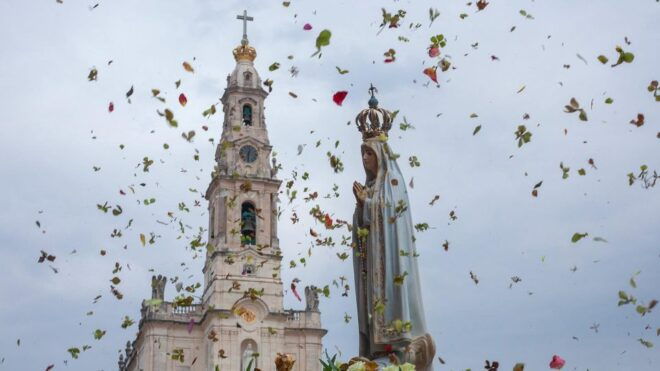Fatima, Obidos and Nazare Full Day Private Tour - Highlights