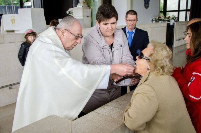 Fátima, Óbidos and the Atlantic Coast Day Tour From Lisbon - Explore the Sanctuary of Fátima