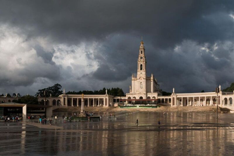 Fatima Sanctuary and Pastorinhos Village Day Trip From Porto - Key Points