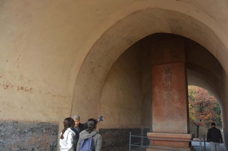 Feng Shui Beijing: Great Wall, Ming Tombs, and Hutongs Tour - Strolling Through Beijing’s Hutongs