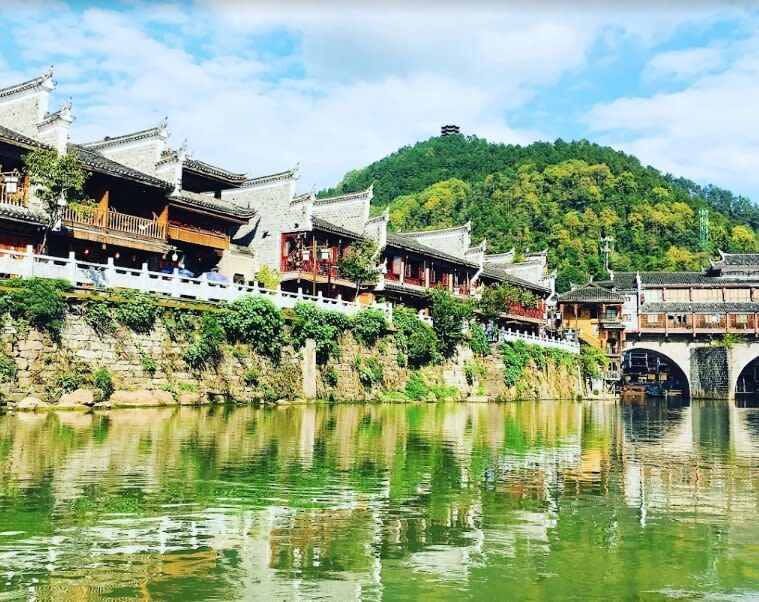Fenghuang Ancient Town - What the $17.80 starting price buys