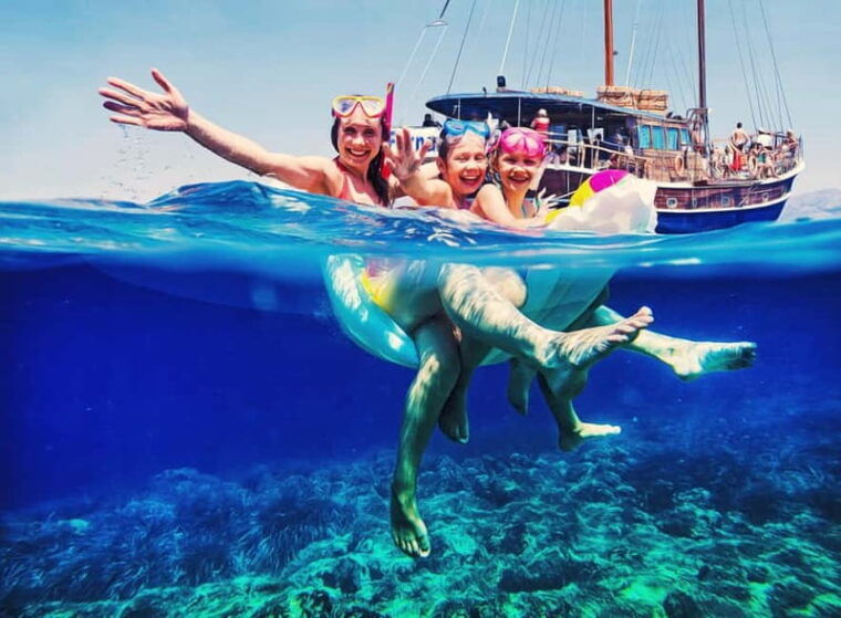 Fernandes Cruise to Blue Lagoon in Comino and Gozo (VTT) - The Voyage and Views
