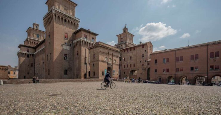 Ferrara: Tour Dei Punti Salienti Della Città a Piedi in Italiano. - Cancellazione Gratuita Fino a 24 Ore Prima