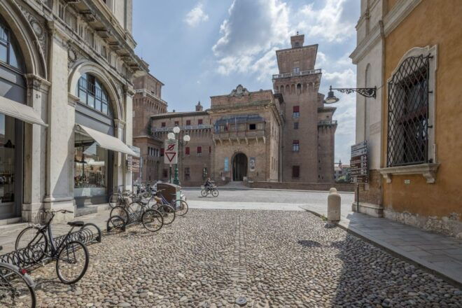 Ferrara: Tour Dei Punti Salienti Della Città a Piedi in Italiano. - Durata Dellattività: 2 Ore