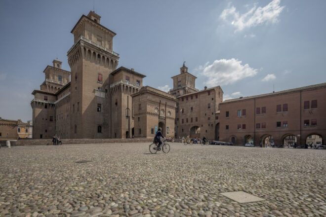 Ferrara: Tour Dei Punti Salienti Della Città a Piedi in Italiano. - Incluso Nel Pacchetto