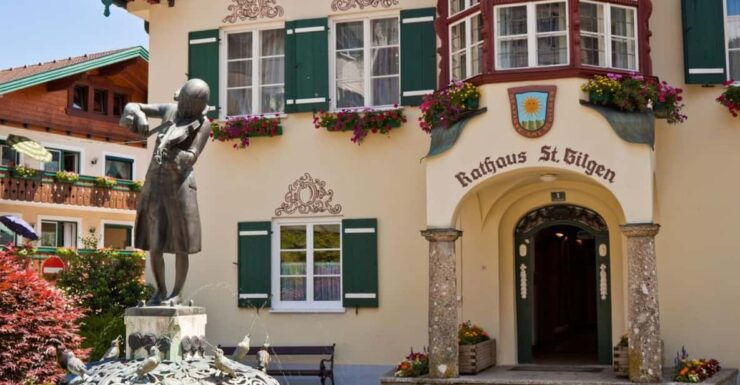 Festive Christmas Walking Tour in St. Gilgen - Booking Information