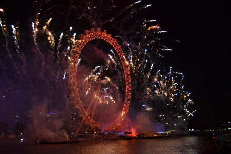 Festive London New Year's Eve 3-Course Dinner Cruise - Experience
