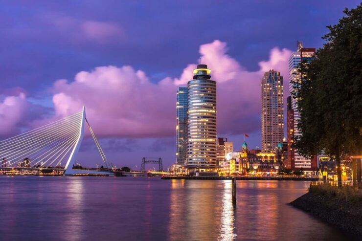 Festive Walking Christmas Tour in Rotterdam - Itinerary