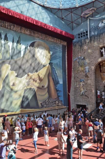 Figueres: Dalí Theatre-Museum Guided Tour with Tickets - Discovering the Surreal World of Dalí