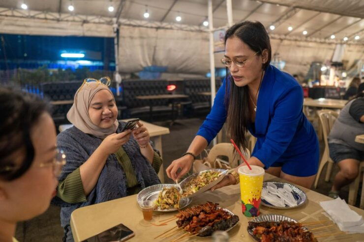 Filipino Street Food Tour in Manila - Indulge in Delicious Filipino Street Snacks