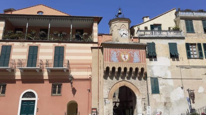 Finalborgo: Walking Tour With a Local Guide - Experience the Walking Tour