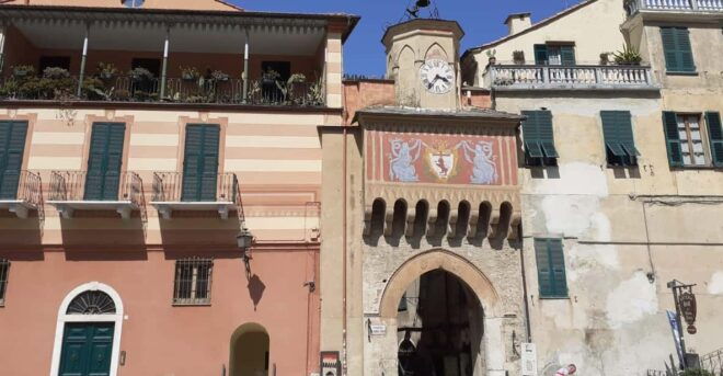 Finalborgo: Walking Tour With a Local Guide - Guided Tour Information