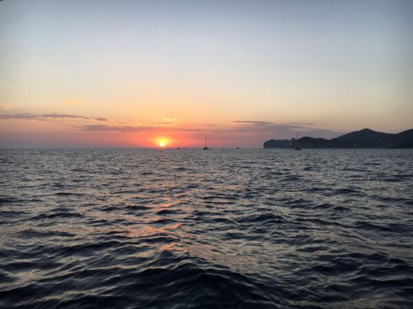 Fira: Private Sunset Cruise With BBQ, Drinks and Hot Springs - Onboard Amenities and Services