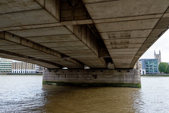 Fire, Romans and Other Stories Along the Thames (Walking Tour) - Exploring Thameside Architecture