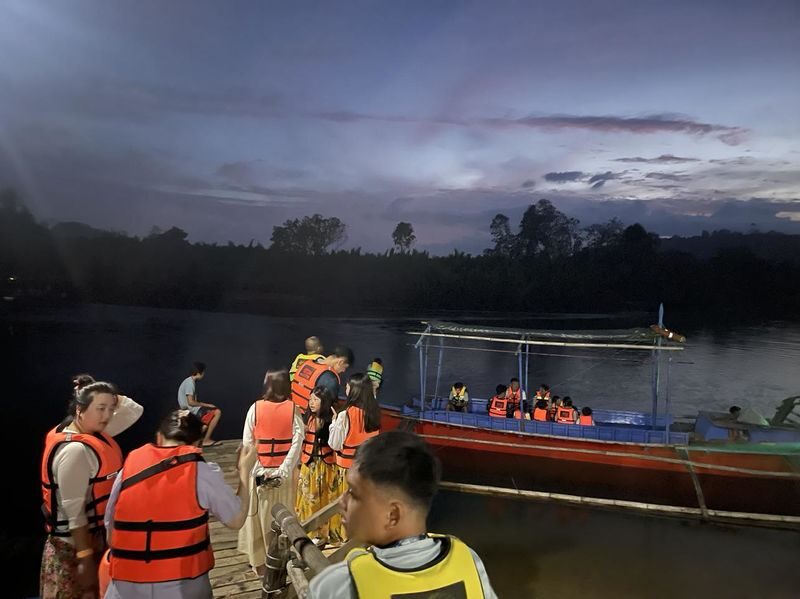 Firefly Watching with South Farm Tour - What the Transport and Guide Add