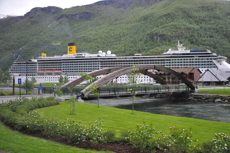 Flåm: Stegastein, Stalheim, and Gudvangen Scenic Coach Tour - Why This Tour Offers Good Value  