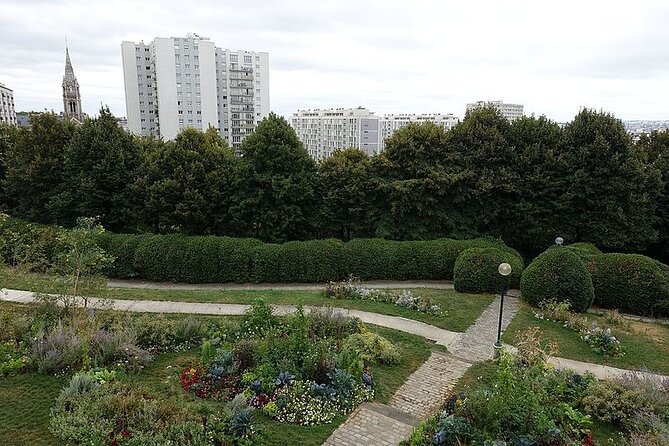 Flâneurs of Belleville: A Self-Guided Audio Tour of the Neighbourhoods Art - Immersive Audio Experience