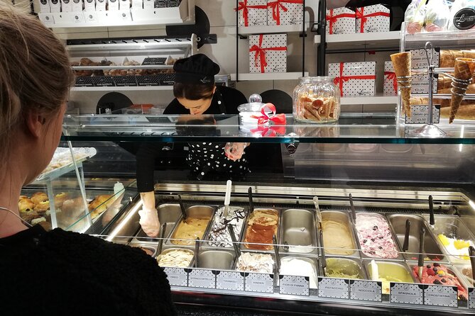 Flavors of Naples Decumani Street Food and Sightseeing Tour - Local Guide Expertise