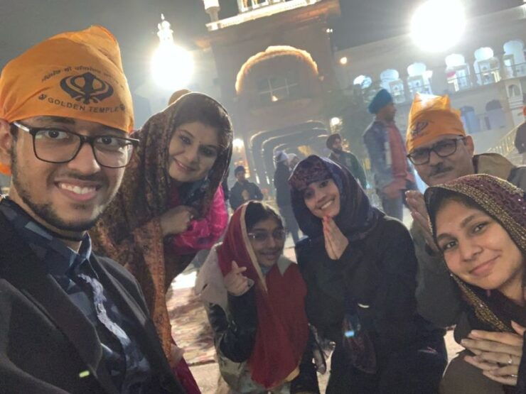 Flexible Private Cab Booking in Amritsar - Driver and Group Details