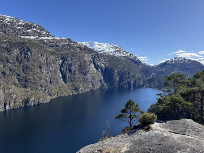 Flexible Tour to Modalen Castle Hesjedalsfossen Can Hiking - Transportation and Group Size