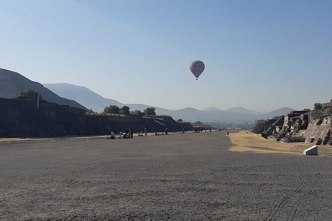 Flight in Globe, visit archaeological area, breakfast and transport - The Full Experience: What to Expect