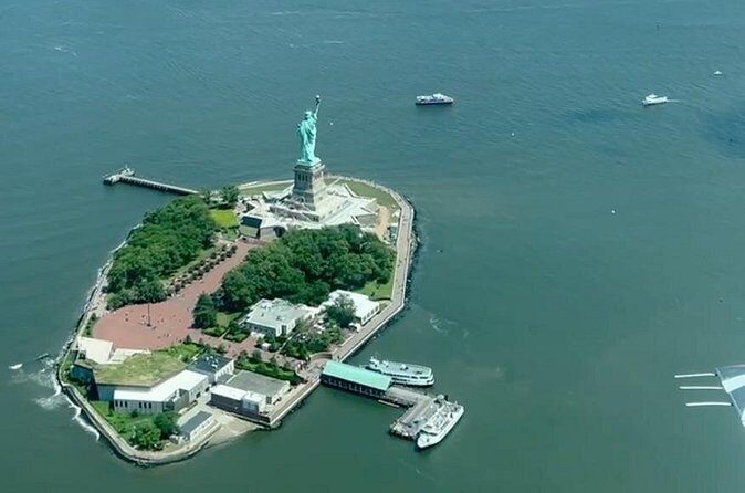 Flight Over New York City Hudson River - An In-Depth Look at the Experience