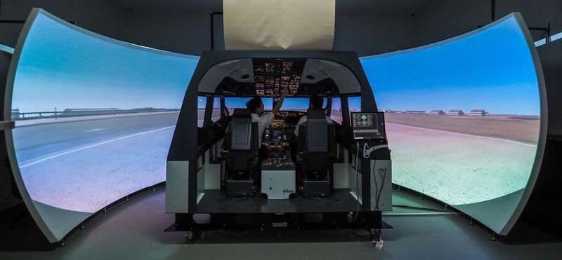 Flight Simulator BANGKOK - Choosing between the Boeing and Cessna