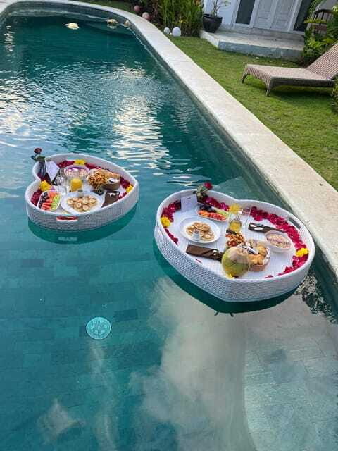Floating Breakfast Delivery in Bali: International Breakfast - Who Will Love This?