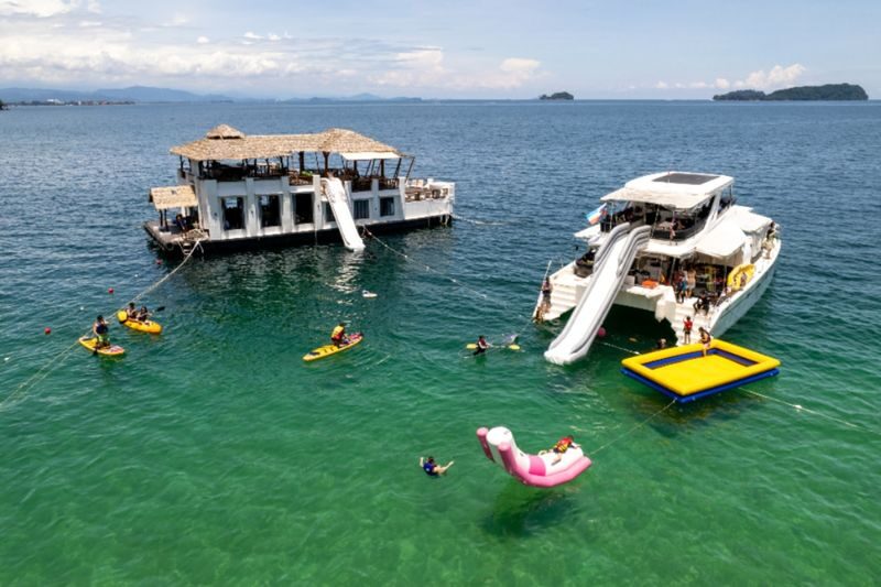 Floating Club House Island Hopping Day Tour at Gaya Island, Sabah - The quick take