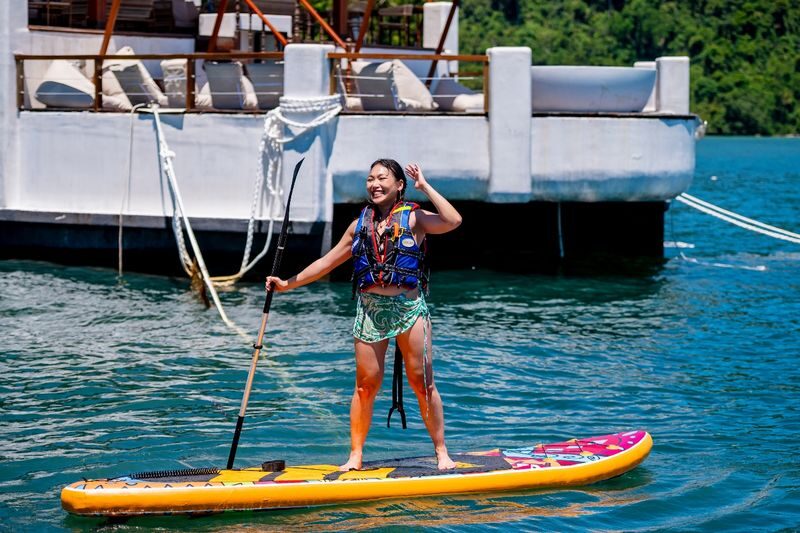 Floating Club House Island Hopping Day Tour at Gaya Island, Sabah - Why the floating club house changes the day
