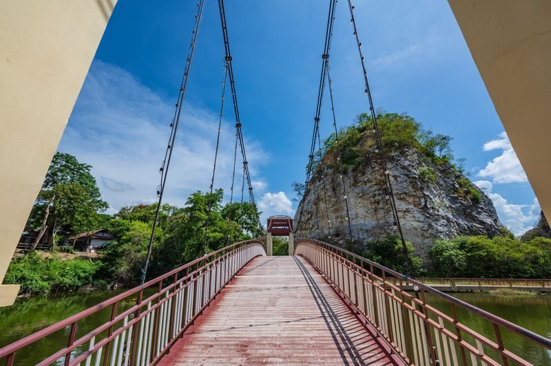 Floating Market and Ratchaburi Landmark Day Tour from Bangkok - How the timing affects the experience