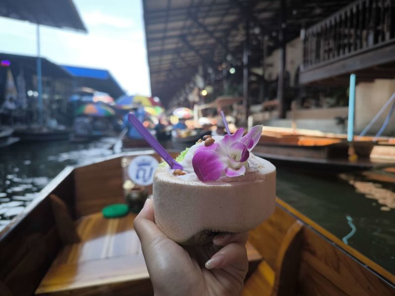 Floating Market & Maeklong Railway Market Round-trip by PandaBus - Does the price make sense?