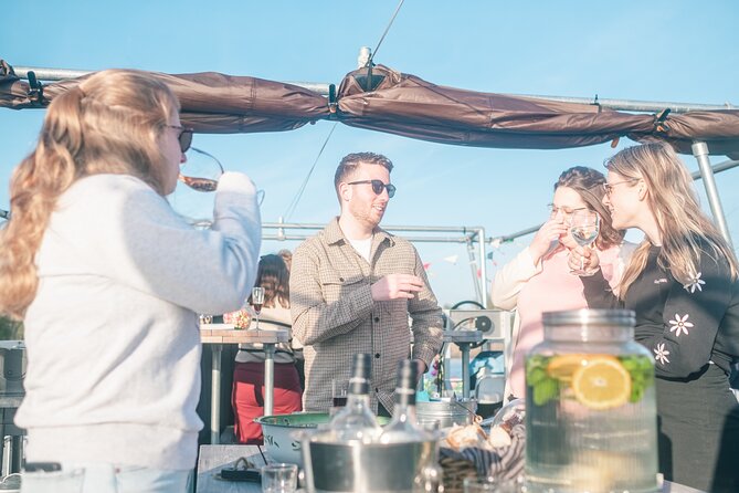 Floating Terrace: Appetizers and Drinks at Paterswoldsemeer - Sipping on Refreshing Drinks