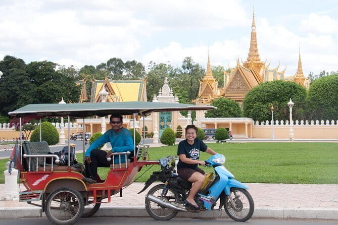 Floating Village at Tonle Sap Lake & Siem Reap City Tuk-Tuk Tour - Local Food & Night Market Experience