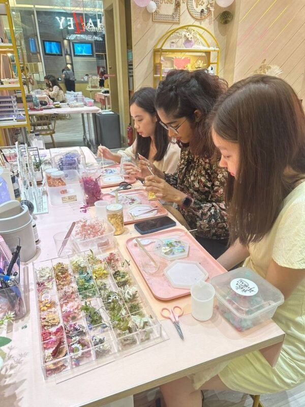 Floral Resin Coaster Workshop by Floral Knots at Orchard Gateway - Turning flowers into a coaster