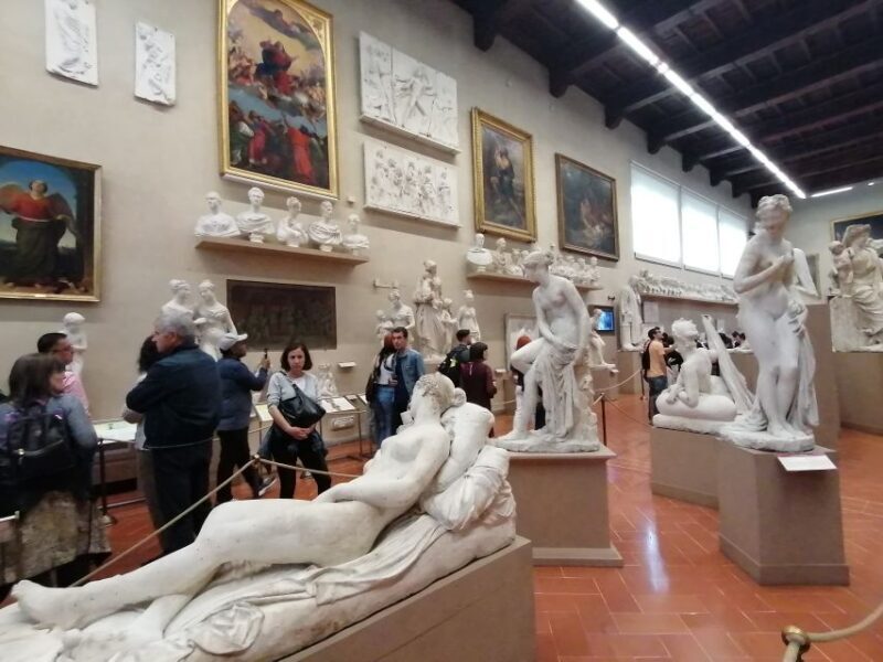 Florence: Accademia Gallery Ticket with APP Guide - Entry and Initial Impressions