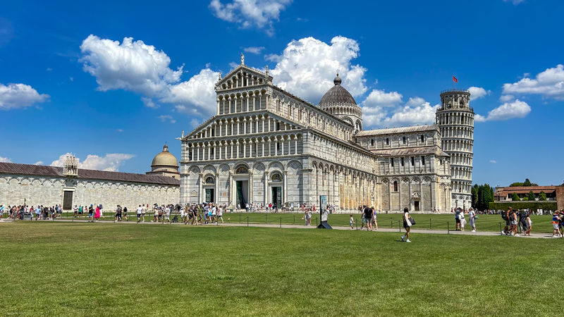 Florence and Pisa one-day tour from Milan by train - Pisa: the Leaning Tower and the square around it