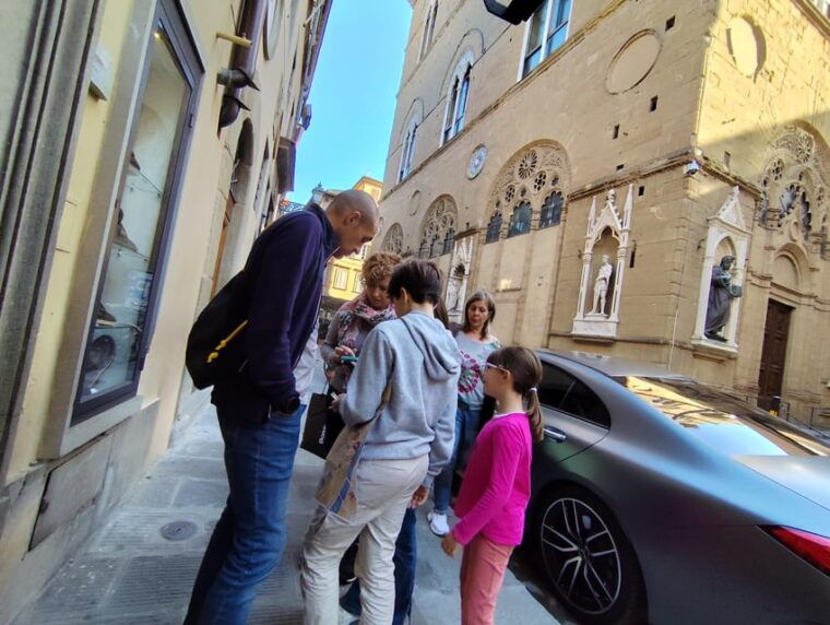 Florence: Kids Treasure Hunt in Florence Downtown - Language Options Available