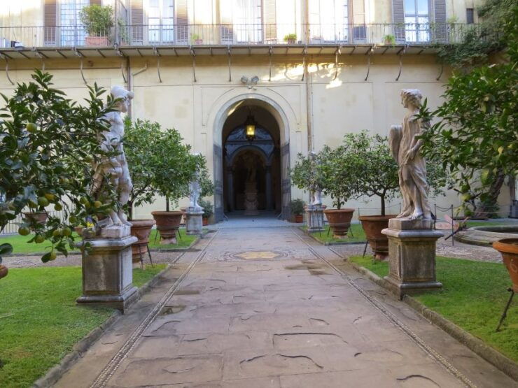 Florence: Medici's Mile Tour and Entrance to Boboli Gardens - Tour Duration and Guide Options
