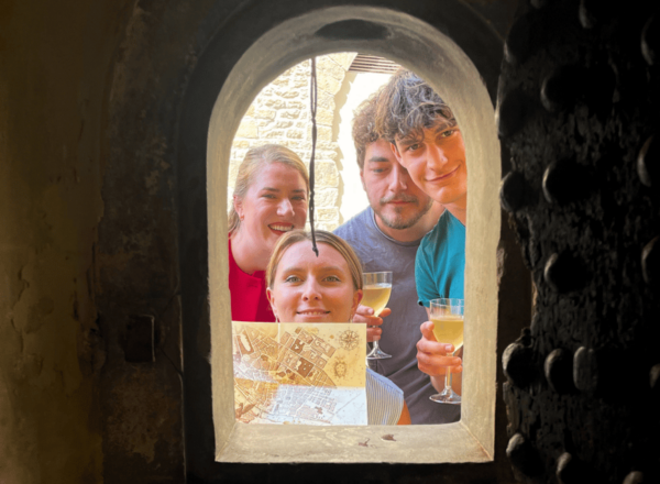 Florence: Mystery Walking Tour and Wine Tasting - Solving Riddles