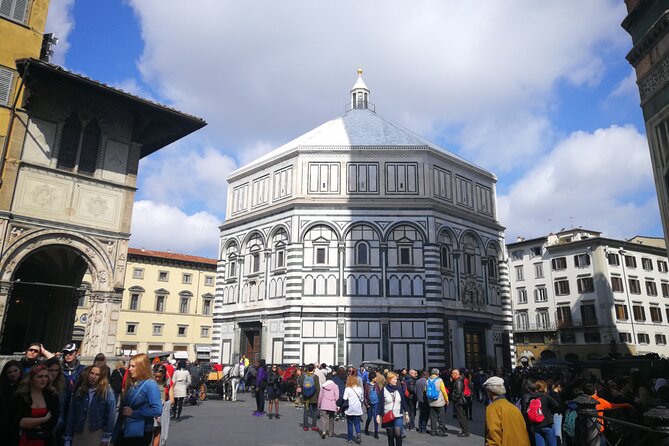 Florence Piazza Duomo Walking Tour and Duomo Admission Ticket - Exploring the Piazza Del Duomo With a Guide