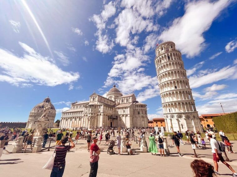 Florence: Pisa & Lucca Day Tour With Buccellato Cake Tasting - Discovering Lucca: Medieval Charm