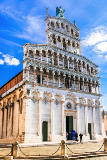 Florence: Pisa & Lucca Day Trip With Buccellato Cake Tasting - Exploring Pisa