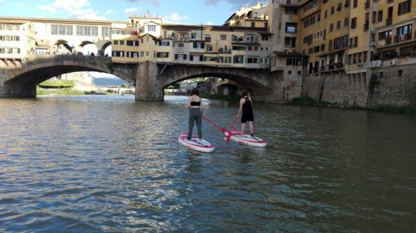 Florence: Ponte Vecchio and Bridges Paddle Boarding Tour - Guided Expertise and Assistance