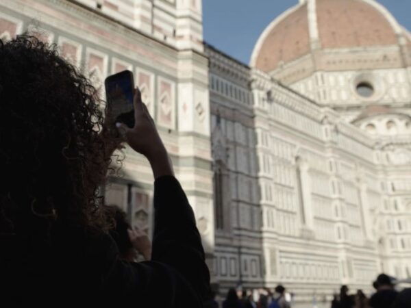 Florence: Renaissance History Walking Tour - Guide and Language Details