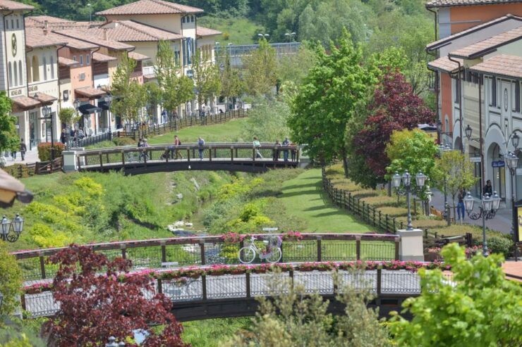 Florence: Shuttle Bus to Barberino Designer Outlet - Experience