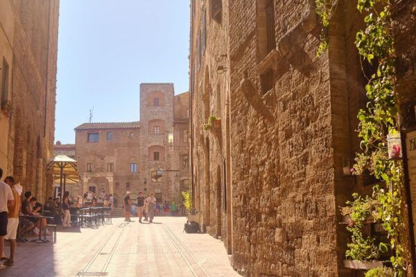 Florence: Siena, San Gimignano, Monteriggioni & Chianti Tour - Enjoying Chianti Wine Tour