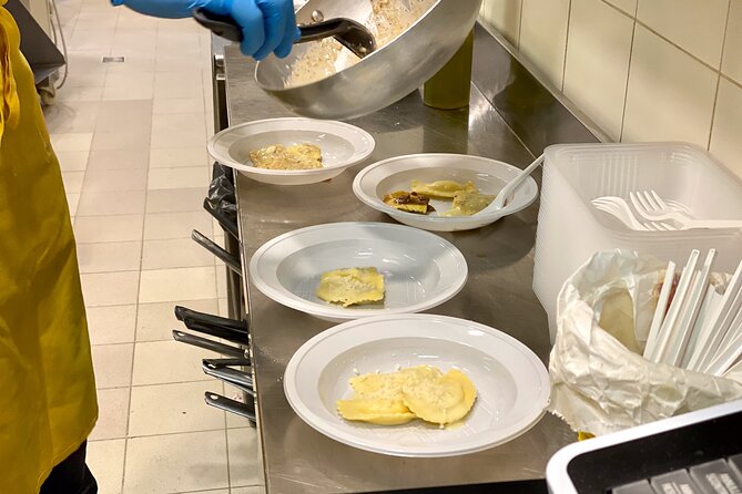 Florence: Street Food Tour and Sightseeing With Local Expert Guide in 2.5 Hours - Booking Details and Meeting Point